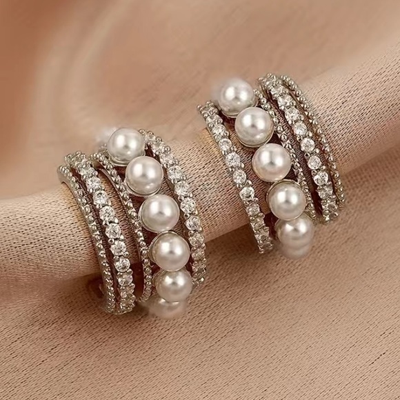 Jewelry - Diamond & Pearl Silver Toned Stud Earrings